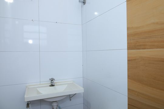 Banheiro 2 de casa para alugar com 3 quartos, 150m² em Parque Industrial, São Paulo