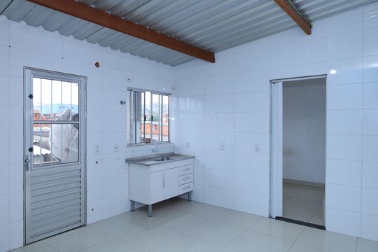Casa para alugar com 3 quartos, 150m² em Parque Industrial, São Paulo
