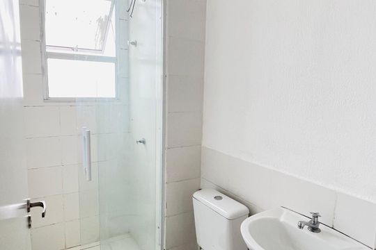 Banheiro de apartamento para alugar com 2 quartos, 44m² em Recanto Vista Alegre, Cotia