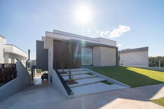Fachada de casa de condomínio à venda com 4 quartos, 549m² em Horto Florestal, Jundiaí