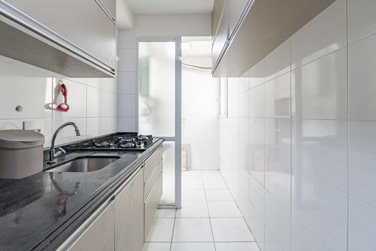 Cozinha de apartamento para alugar com 2 quartos, 55m² em Vila Moraes, São Paulo