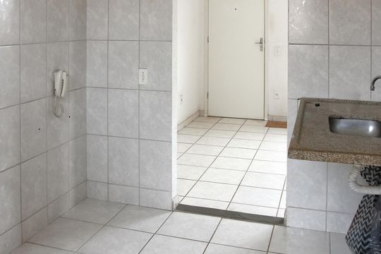 Cozinha de apartamento à venda com 2 quartos, 48m² em Jardim Belcito, São Paulo