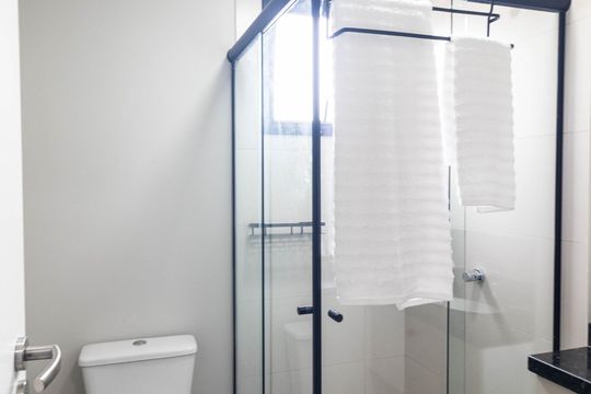 Banheiro Social de apartamento para alugar com 1 quarto, 30m² em Centro, Curitiba