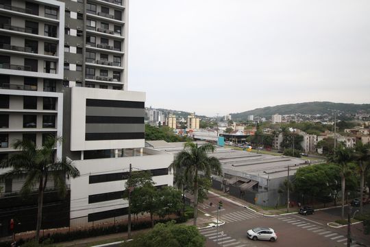 Vista de kitnet/studio para alugar com 0 quarto, 30m² em Jardim do Salso, Porto Alegre