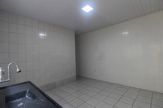 Cozinha de casa para alugar com 1 quarto, 60m² em Jardim Tiete, São Paulo