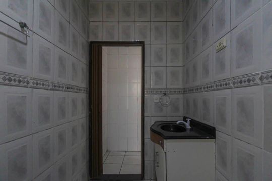 Banheiro de casa para alugar com 1 quarto, 60m² em Jardim Tiete, São Paulo