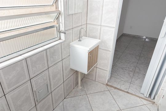 Banheiro de casa para alugar com 1 quarto, 45m² em Jardim Tiete, São Paulo