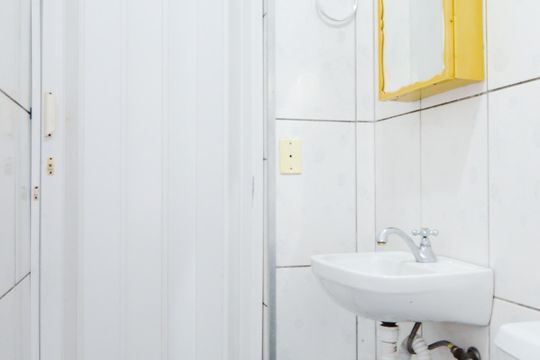 Banheiro de casa para alugar com 2 quartos, 50m² em Vila Maricy, Guarulhos