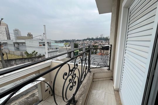 Varanda Suíte 1  de casa à venda com 4 quartos, 200m² em Vila Mangalot, São Paulo