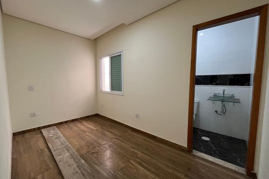 Suíte 3 de casa à venda com 4 quartos, 200m² em Vila Mangalot, São Paulo