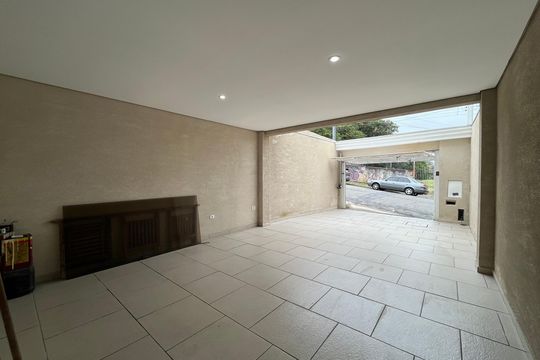 Garagem de casa à venda com 4 quartos, 200m² em Vila Mangalot, São Paulo