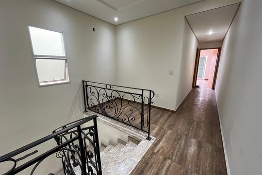 Hall Segundo Andar de casa à venda com 4 quartos, 200m² em Vila Mangalot, São Paulo