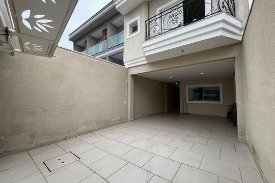 Garagem de casa à venda com 4 quartos, 200m² em Vila Mangalot, São Paulo