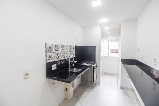 Cozinha de apartamento à venda com 2 quartos, 72m² em Jardim Tupanci, Barueri