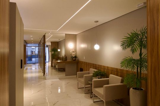 Hall de entrada de apartamento para alugar com 2 quartos, 47m² em Champagnat, Curitiba