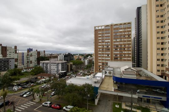 Sala - Vista de apartamento para alugar com 2 quartos, 47m² em Champagnat, Curitiba