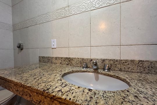 Suíte - Banheiro de apartamento para alugar com 1 quarto, 45m² em Recreio dos Bandeirantes, Rio de Janeiro