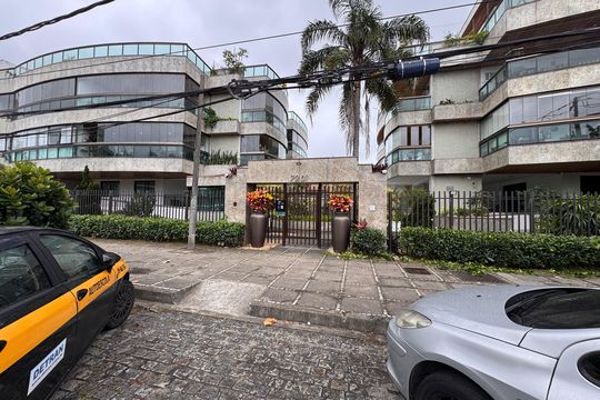 Fachada de apartamento para alugar com 1 quarto, 45m² em Recreio dos Bandeirantes, Rio de Janeiro
