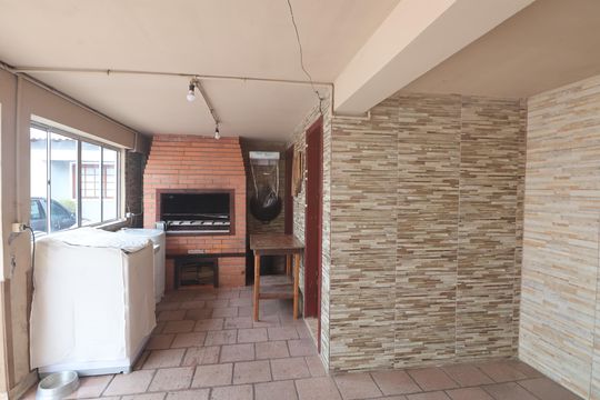Área de Serviço de casa à venda com 5 quartos, 600m² em Olaria, Canoas