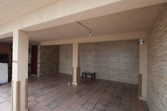 Garagem de casa à venda com 5 quartos, 600m² em Olaria, Canoas