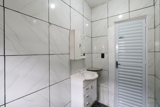 Banheiro de casa para alugar com 1 quarto, 60m² em Conceição, Diadema