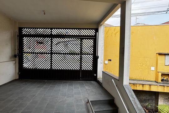 Garagem de casa para alugar com 7 quartos, 202m² em Parque João Ramalho, Santo André