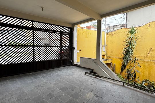 Garagem de casa para alugar com 7 quartos, 202m² em Parque João Ramalho, Santo André