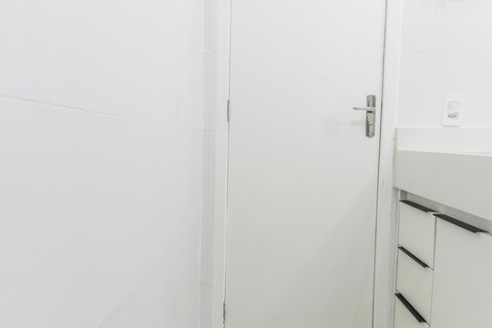 Banheiro de apartamento para alugar com 2 quartos, 55m² em Jardim Maria Helena, Barueri