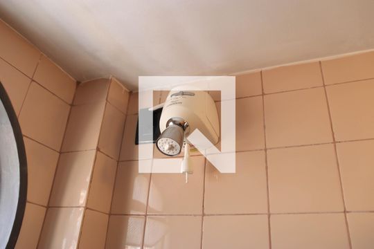 Banheiro de apartamento para alugar com 1 quarto, 40m² em Centro, Goiânia