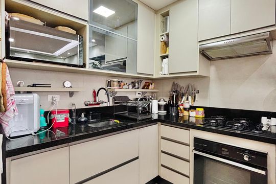 Cozinha de apartamento à venda com 1 quarto, 55m² em Alphaville Industrial, Barueri