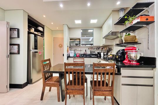 Cozinha de apartamento à venda com 1 quarto, 55m² em Alphaville Industrial, Barueri