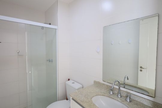 Banheiro de apartamento para alugar com 1 quarto, 38m² em Umuarama, Osasco
