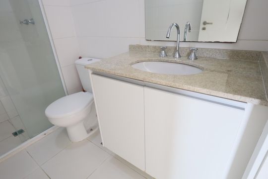 Banheiro de apartamento para alugar com 1 quarto, 38m² em Umuarama, Osasco