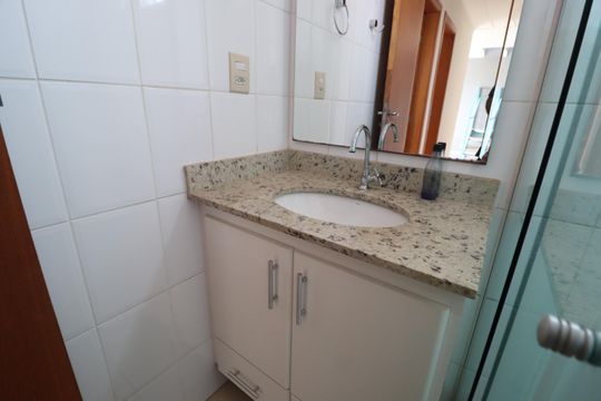 Banheiro Social de apartamento para alugar com 3 quartos, 117m² em Saraiva, Uberlândia