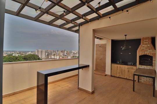 Apartamento para alugar com 3 quartos, 117m² em Saraiva, Uberlândia