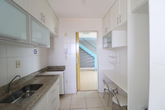 Cozinha de apartamento para alugar com 3 quartos, 117m² em Saraiva, Uberlândia