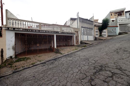 Fachada de casa para alugar com 2 quartos, 200m² em Vila Helena, Santo André