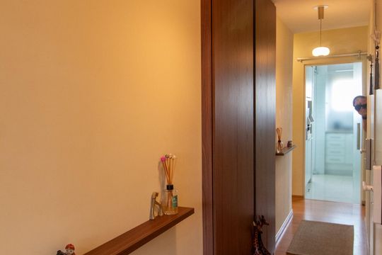 CORREDOR ENTRADA de apartamento para alugar com 2 quartos, 75m² em Cambuí, Campinas
