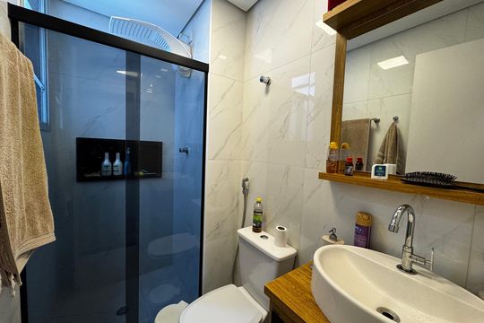 Banheiro de apartamento à venda com 2 quartos, 54m² em Vila Yara, Osasco