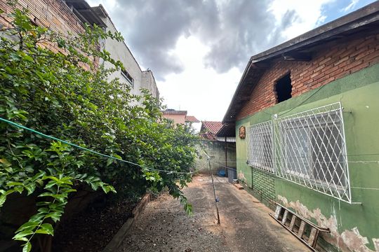 Casa à venda com 2 quartos, 216m² em Alípio de Melo, Belo Horizonte