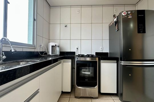 Cozinha de apartamento à venda com 2 quartos, 72m² em Santa Terezinha, Belo Horizonte
