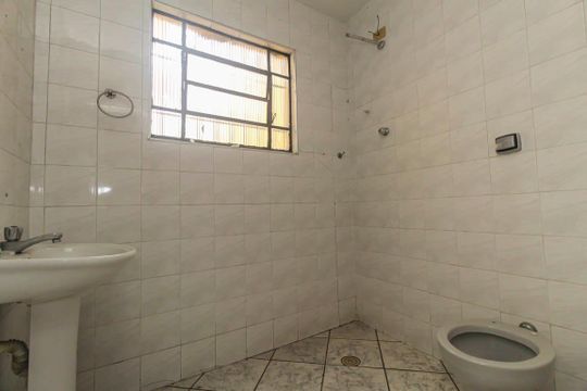 Casa à venda com 3 quartos, 150m² em Jardim Caguassu, São Paulo