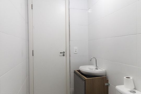 Banheiro de apartamento para alugar com 2 quartos, 34m² em Guaianases, São Paulo