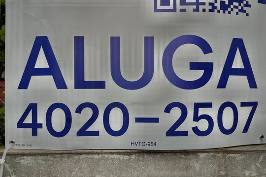 Plaquinha instalada de apartamento para alugar com 2 quartos, 83m² em Jardim Oriental, São Paulo