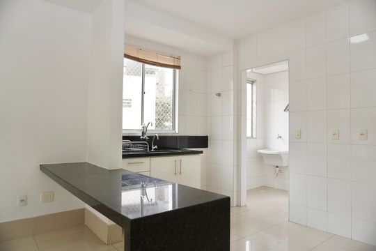 Cozinha e Área de Serviço de apartamento para alugar com 2 quartos, 65m² em Cruzeiro, Belo Horizonte