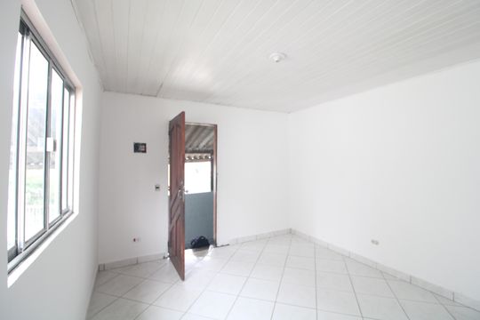 Sala de casa para alugar com 2 quartos, 140m² em Jardim Domitila, São Paulo