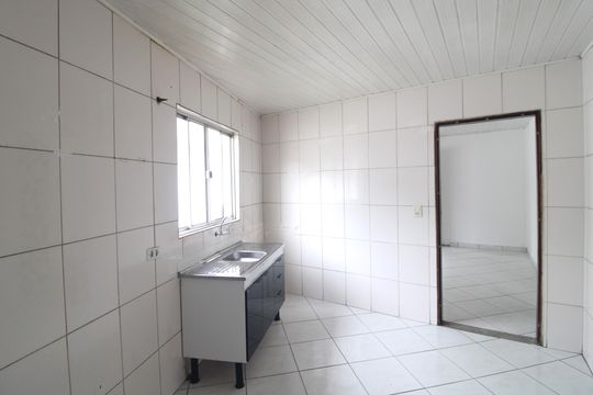 Cozinha de casa para alugar com 2 quartos, 140m² em Jardim Domitila, São Paulo