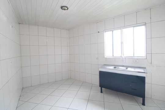 Cozinha de casa para alugar com 2 quartos, 140m² em Jardim Domitila, São Paulo