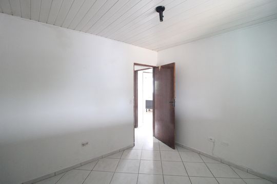 Quarto 2 de casa para alugar com 2 quartos, 140m² em Jardim Domitila, São Paulo