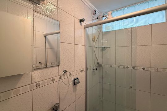 Banheiro Social de apartamento para alugar com 4 quartos, 115m² em Centro, Guarujá